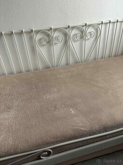 Postel / pohovka / gauč