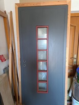 Pravé vchodové dřevěné Euro dveře