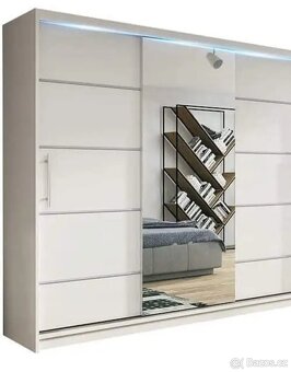 Velká šatní skříň bílá