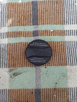 Prodám uzávěr, plnicí hrdlo olejové nádrže, víčko k oleji