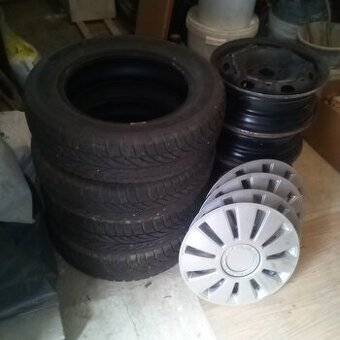 Prodám 4  zimní pneu + disky + poklice