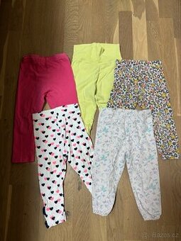 Dvě velké tašky dívčího oblečení (58 ks) vel.92