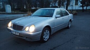 Mercedes-Benz E320 W210