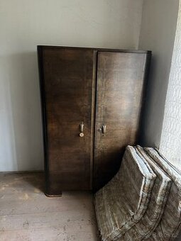 Retro dvoudveřová skříň – funkcionalismus / art deco