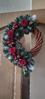 vánoční věnec s růží