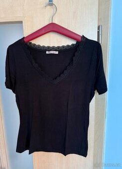 Černé dám. triko Anna Field, krajka, vel. M, sleva 280 Kč