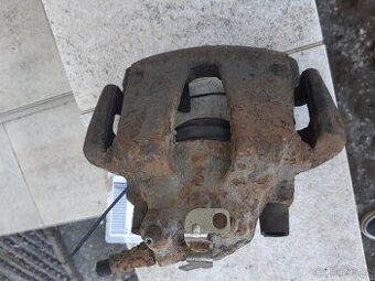 Přední brzdové třmeny na Alfa Romeo 145/146 (pár)