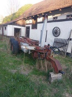 Traktorový nosič kontejnerů