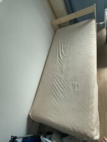 Jednolůžková postel s matrací a roští