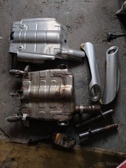 Suzuki GSR 600 výfuk