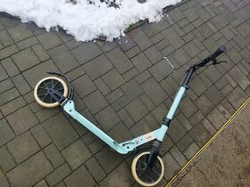 Prodám dětskou koloběžku téměř nová minimálně jeta - 1