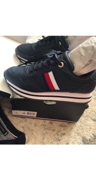Tommy Hilfiger dámské botasky vel. 38