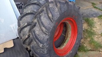 Zetor 25A-zadní kola