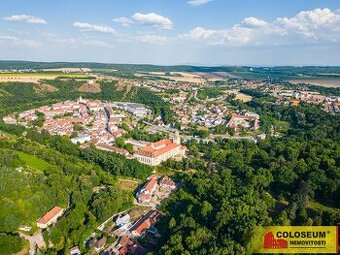 Moravský Krumlov, zahrada 1.800 m2,  studna, elektřina - poz