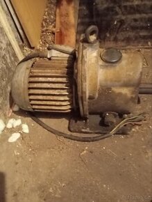 Elektromotor s převodovkou