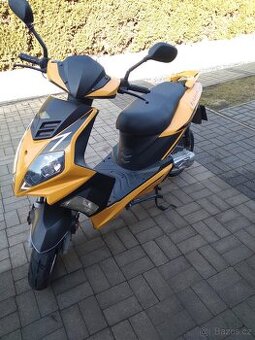 Skútr RHON 50