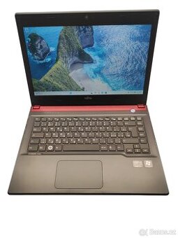 Fujitsu Life Book UH572 ( 12 měsíců záruka )