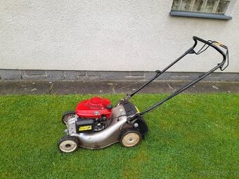 Benzínová sekačka Honda s pojezdem