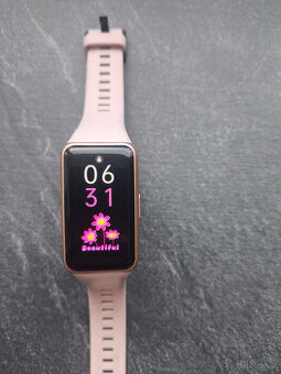 Dámský chytrý náramek Huawei Band 6 se sklem