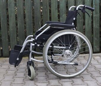 022-Mechanický invalidní vozík Meyra.