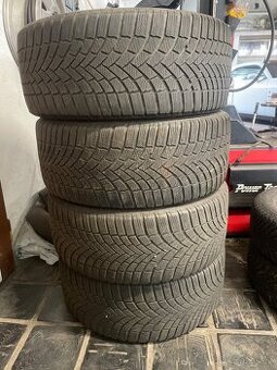 Zimní pneu 235/45 r18