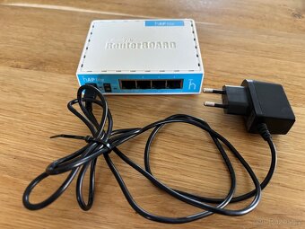 1x wifi router MikroTik, 1x wifi switch TP link