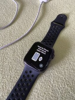 Apple Watch SE 44mm Nike