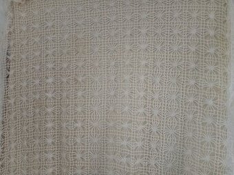 Háčkovaný ubrus hrubší 83x90cm