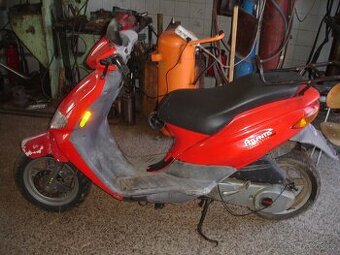 Prodám skútr Derbi Atlantis BEZ dokladů