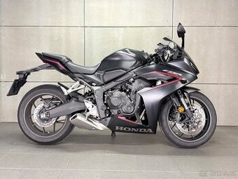 Honda CBR 650 R ABS 2025 - ČR / 1. MAJ / JEN 3284 KM / TOP