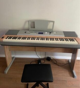 Digitální piano YAMAHA DGX-620