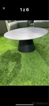 Konferencni stul nove
