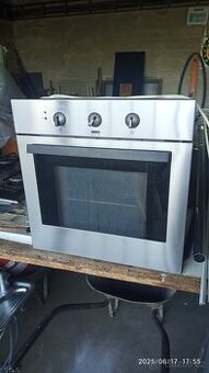 Vestavná elektrická trouba s plynovým sporákem Zanussi