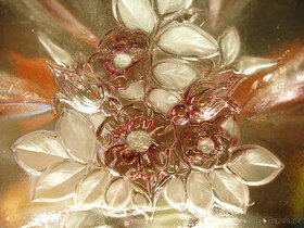 Skleněná starožitná růžová dvojmiska s květy