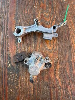 Nissin brzdový třmen s držákem zadní brzda Yamaha YZ WRF YZF