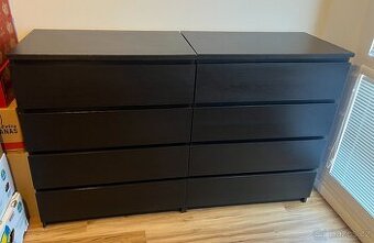 Komoda IKEA MALM se 4 zásuvkami.