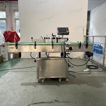 Obalovací samolepicí etiketovací stroj na kulaté láhve