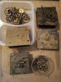 Dvouzávažové hodinové strojky