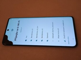 Motorola Edge 40 Neo: 144 Hz pOLED displej