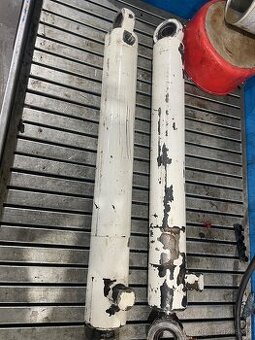 Pístnice Unc,Novotný