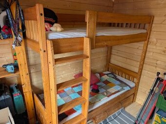 Dětská dvoupatrová postel