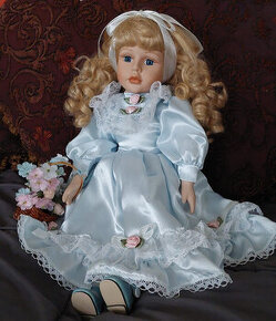 Porcelánová panenka