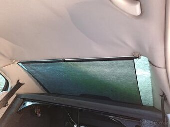 prodám zadní plato s roletou zadního okna na Škodu Superb 1