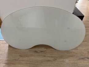 Skleněná deska stolu