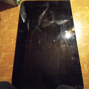 Černé starožitné sklo