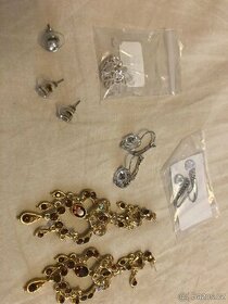 Set nausnic - NOVE.  6 paru nausnic. Jsou nove a nepouzite.