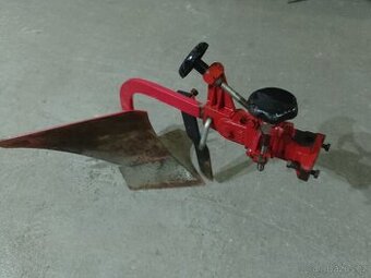 Vari jednostranný pluh pravý + nastavovací těleso NT 3