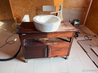 Skříňka pod umyvadlo Naturel komplet s baterií