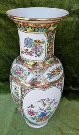 Ručně malovaná čínská váza. Značená.