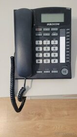 GSM senior telefon s předvolbami a "hlasitým telefonováním"